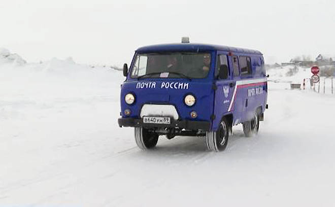 Почта едет по земле