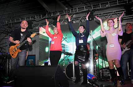 А Я ЖИВУ В РОССИИ!