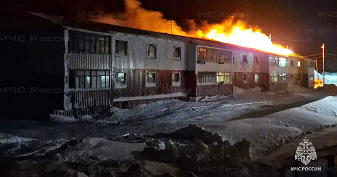 Огонь зашёл с крыши