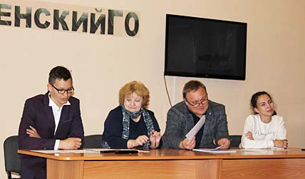 МОЛОДЁЖЬ ПОСТАВИЛИ У РУЛЯ
