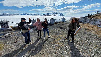 ПЕШКОМ ПО ЗНАКОВЫМ МЕСТАМ