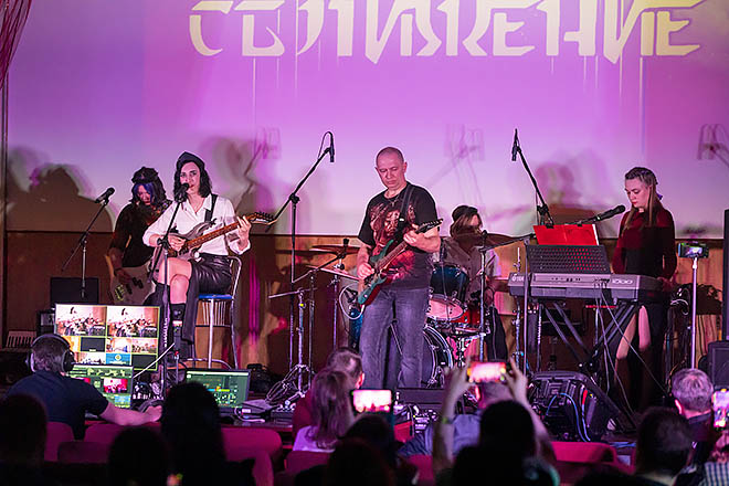 Рок-музыка их связала