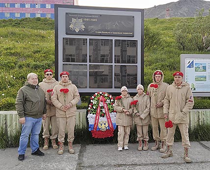 УМЕЛЫЕ РУКИ, БОЛЬШИЕ СЕРДЦА