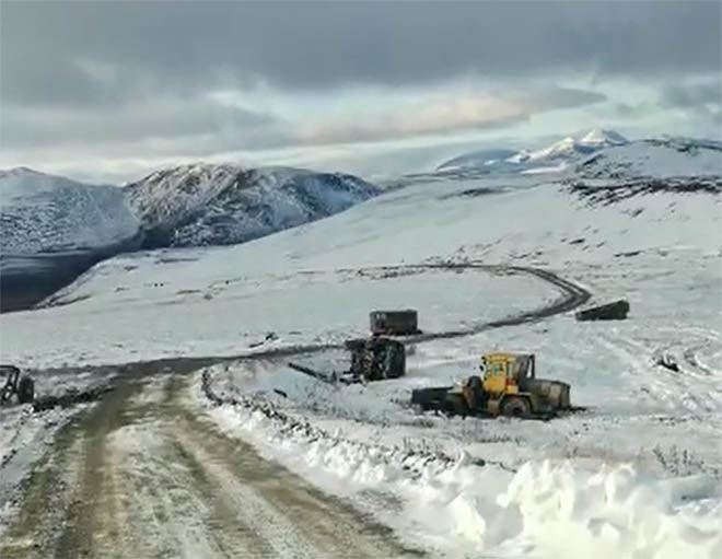 Из Билибино на помощь автоколонне, застрявшей в снежных заносах по пути из Певека, идет спецтехника