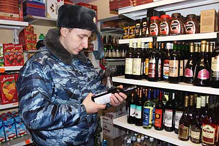 С КАЛЬКУЛЯТОРОМ И ПИСТОЛЕТОМ