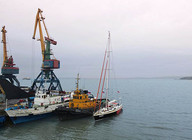 Под оранжевым парусом