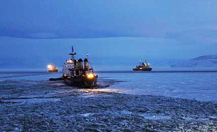 ЛЁД ЗАДЕРЖАЛ КАРАВАН