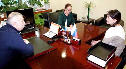ЗА ПОМОЩЬЮ К СЕНАТОРУ И ДЕПУТАТУ