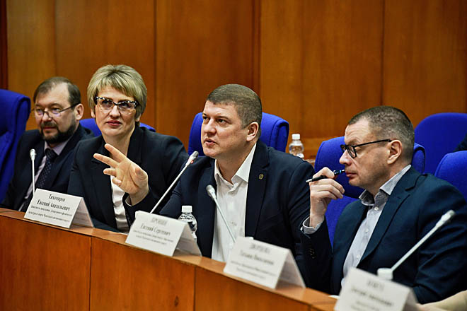 Госполитику в области физкультуры и спорта обсудили в ходе круглого стола в Думе ЧАО