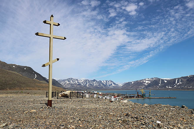 Место выбрал у креста