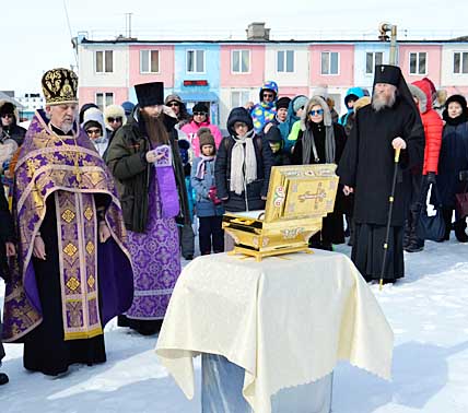 С КРЕСТНЫМ ХОДОМ ЧЕРЕЗ АНАДЫРСКИЙ ЛИМАН