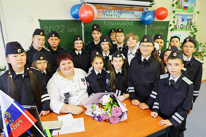 Кадеты по форме одеты