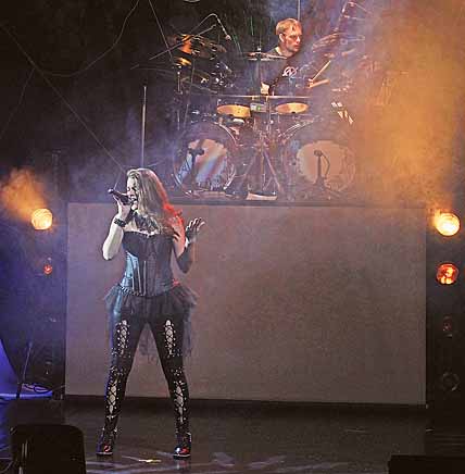 «ЛЕДЯНУЮ ПЛАНЕТУ» РАСТОПИЛИ БЕЗ ПИРОТЕХНИКИ