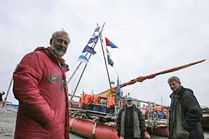 ПОКОРИЛИ ВЕЧНОСТЬ ПЛЫВУЩИЕ ВО ЛЬДАХ