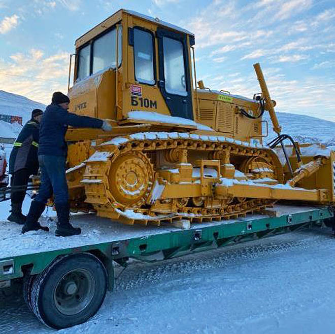 Коммунальщики Чаун-Чукотки получили морем новую спецтехнику для работы в Певеке и сёлах