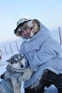 С ФАКЕЛОМ НА СОБАЧЬЕЙ УПРЯЖКЕ