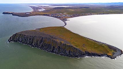 МОРЖОВОЕ «СТОЙБИЩЕ» НА МЫСЕ КОЖЕВНИКОВА