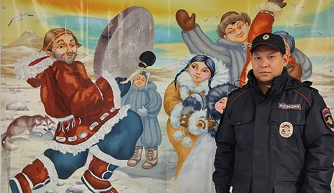 Народным участковым Чукотки в этом году стал капитан полиции из села Ламутского Евгений Сабаев