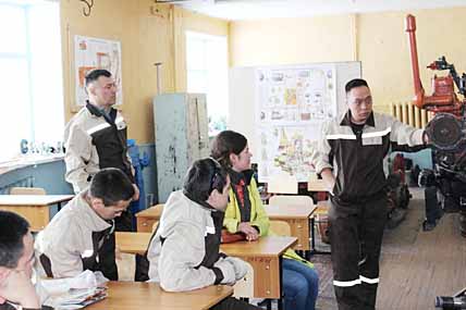 СТУДЕНТЫ ПРОВЕРЯЮТ ЗНАНИЯ В ДЕЛЕ