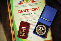 КОЛБАСУ ЕДИМ, НА МЕДАЛИ ГЛЯДИМ