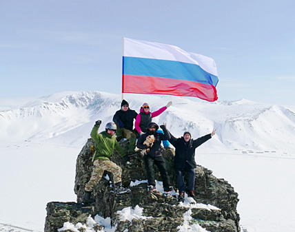 СТЯГИ НАД СОПКАМИ