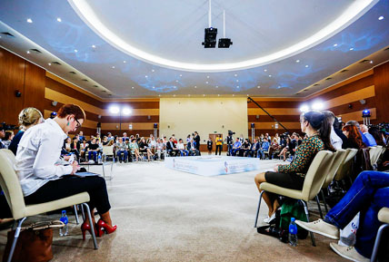 ДИАЛОГИ НА РУССКОМ