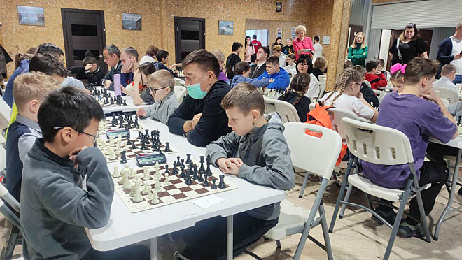 Сошлись за шахматной доской