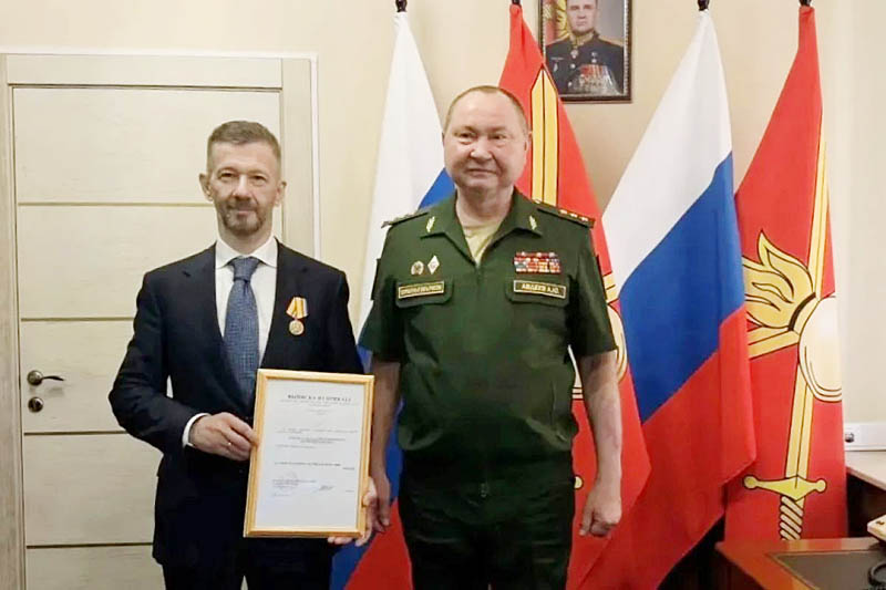 Заслуга всех, кто помогает фронту