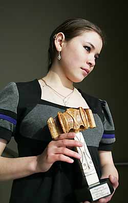 МИР САМИРЫ, ОЗАРЕННЫЙ СКАЗОЧНЫМ СВЕТОМ