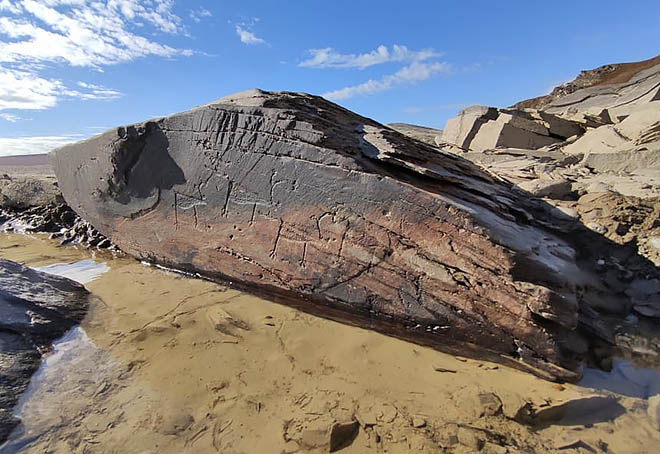 Вода ушла, петроглифы остались