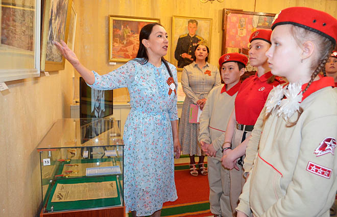 Не тускнеют краски подвига