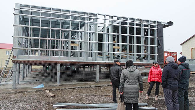 Уэлен готовится и строится