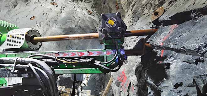 Здесь золото в жилах стынет