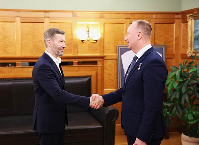 Общаясь с Героем