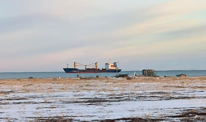 Сухогрузами и танкерами