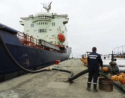 ТАНКЕРЫ ПОЙДУТ К ПЕВЕКУ