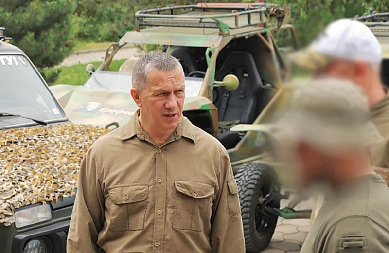 Юрий Трутнев передал бойцам на передовую СВО снаряжение и оборудование
