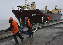 ДОЛГОЖДАННЫЙ ГУДОК В ТУМАНЕ