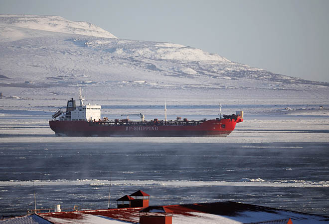 Топливная навигация 2025 года по доставке нефтепродуктов в округ выполнена на 100 %