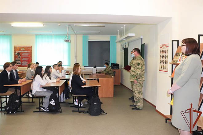Открытый в школе Анадыря кабинет Росгвардии станет основой ведомственного кадетского класса