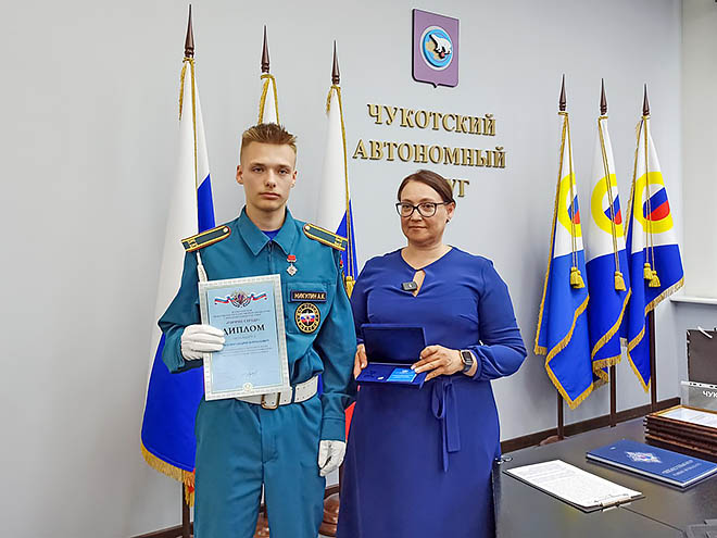 Ученик кадетского класса МЧС основной школы №1 Анадыря награждён за спасение тонувшей девочки
