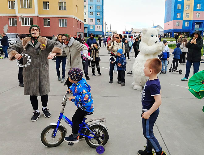 В посёлке Угольные Копи отметили День молодёжи при поддержке «старшего поколения»