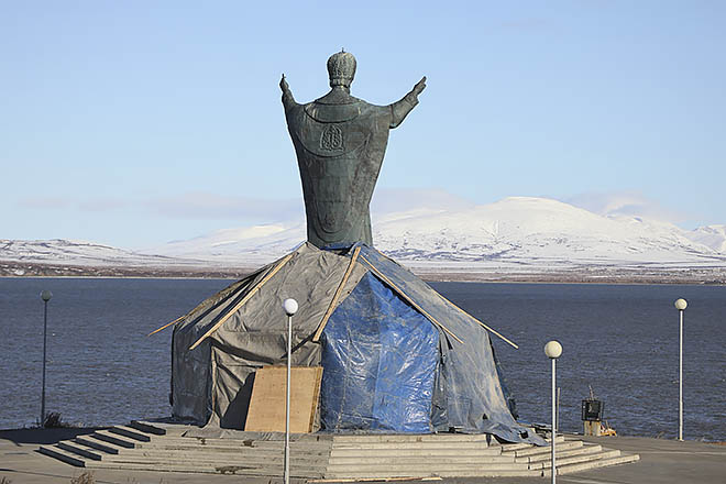 Анадырь обновляет монументы