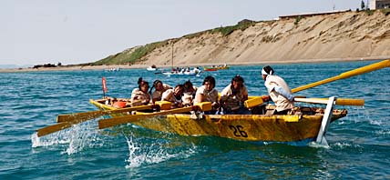 В БАЙДАРЕ ТОЛЬКО ЖЕНЩИНЫ
