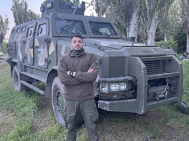 Из своего окопа