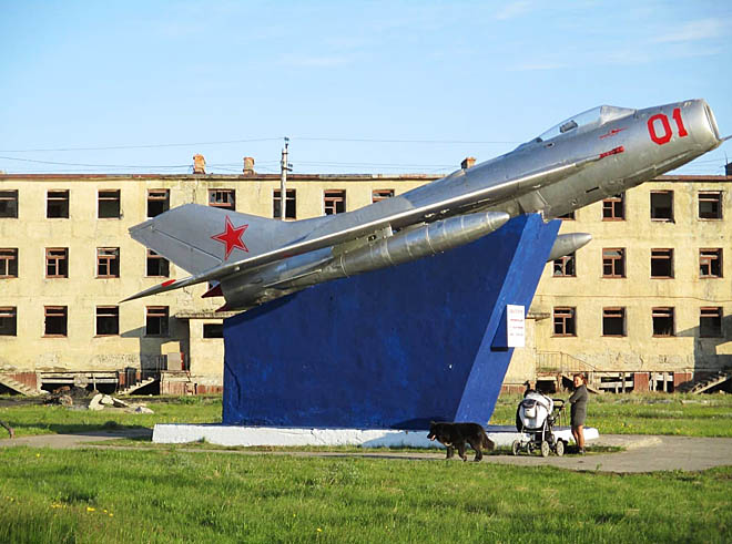 Военные передают памятник авиаторам-первопроходцам в Угольных Копях в ведение Администрации посёлка