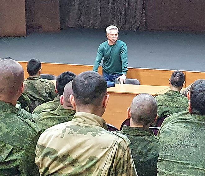 Продолжат службу в одном полку
