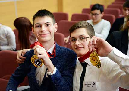 ПО КРАСНОЙ ДОРОЖКЕ  В МГИМО