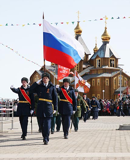 ПАРАД НАЧНЁТСЯ В ПОЛДЕНЬ