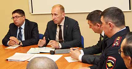 ЛЁД ТРОНУЛСЯ, РЫБАКИ ГОТОВЯТ СЕТИ